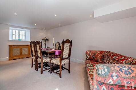 8637096-interiorW...