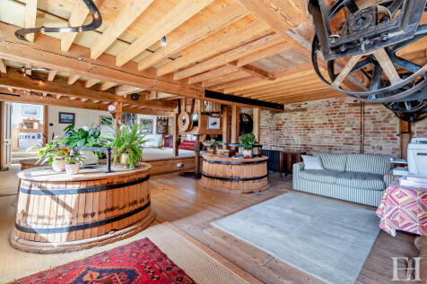 8637096-interiorW...