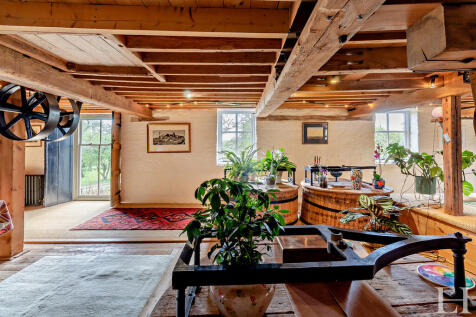 8637096-interiorW...