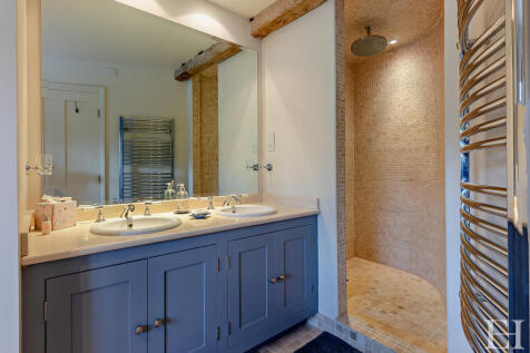 8637096-interiorW...