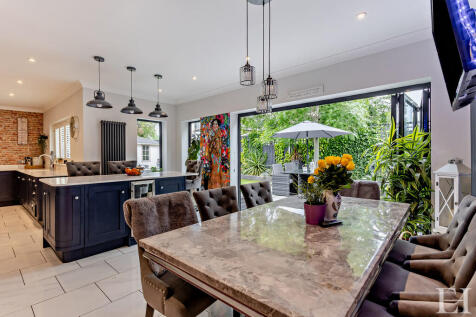 8648598-interiorW...