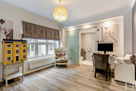 8648598-interiorW...