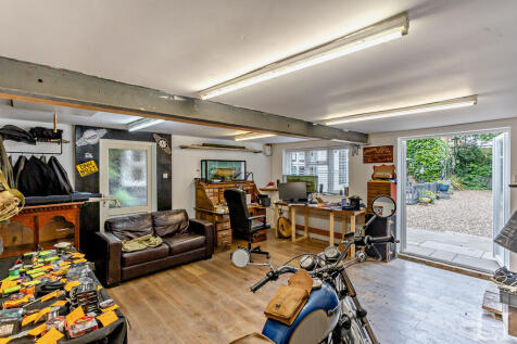 8648598-interiorW...