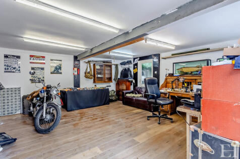 8648598-interiorW...