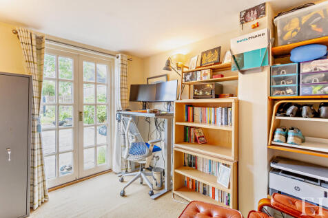 8649461-interiorW...