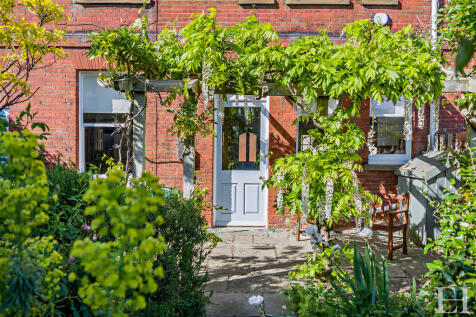 8647635-exteriorW...