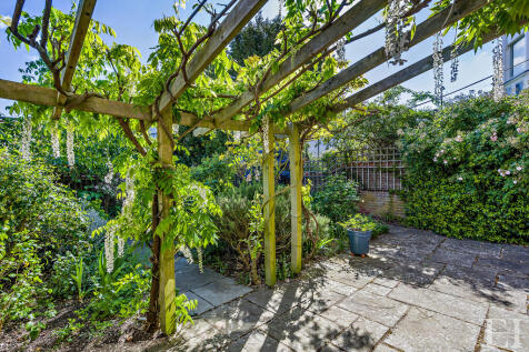 8647635-exteriorW...