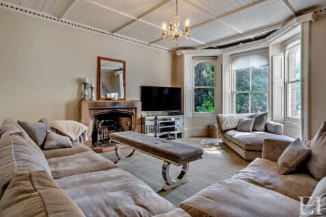 8635654-interiorW...
