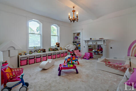 8635654-interiorW...