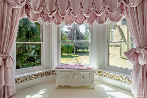 8635654-interiorW...