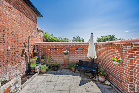 8652203-exteriorW...