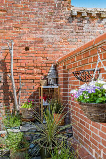 8652203-exteriorW...