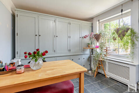 8651484-interiorW...