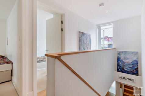 8646083-interiorW...