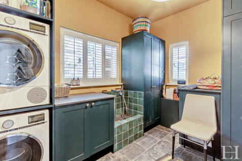8654607-interiorW...