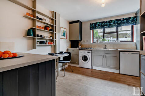 8656342-interiorW...