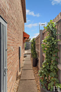 8656342-exteriorW...