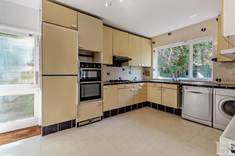 8658771-interiorW...
