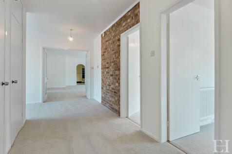 8658771-interiorW...