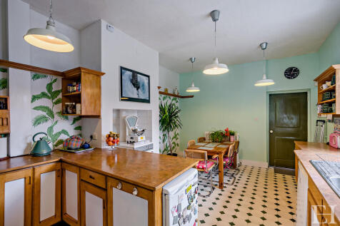 8658770-interiorW...