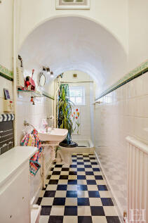 8658770-interiorW...