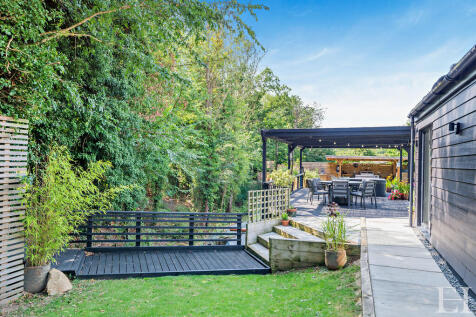 8659147-exteriorW...