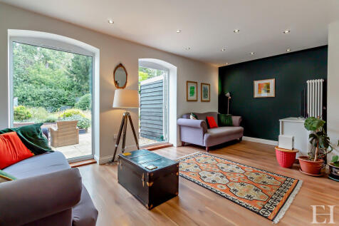 8658492-interiorW...