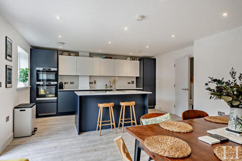 8660161-interiorW...