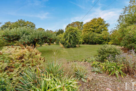 8661667-exteriorW...
