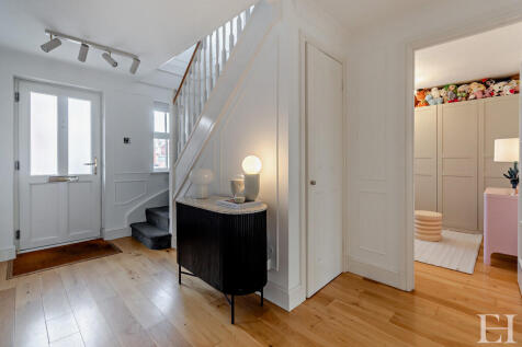 8656154-interiorW...