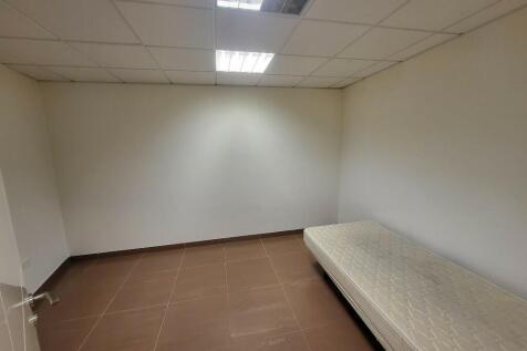 Bedroom. 2