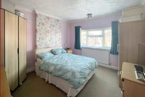 Lrg_Bedroom-1