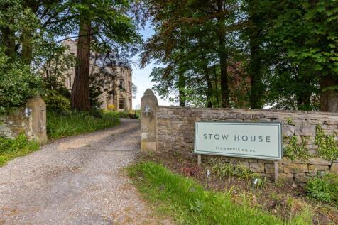 Entrance drive