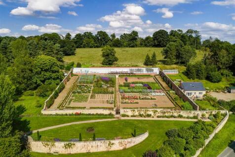 Walled-Garden.jpg