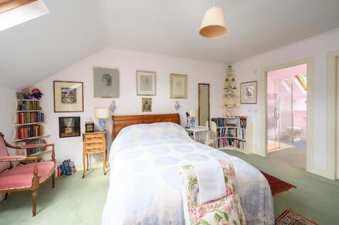 Main bedroom and ensuite shower room