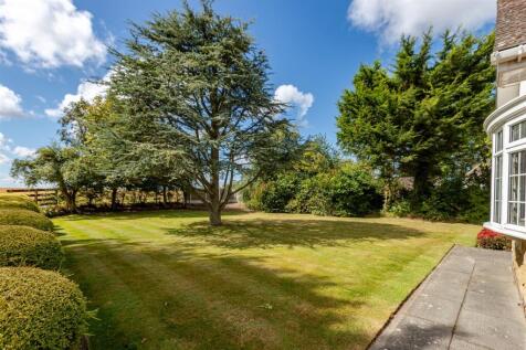 44 Renacres Lane - Front garden