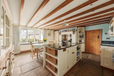 Hole House Farmhouse - Kitchen