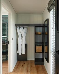 The Tideline Lodge - En suite Bedroom
