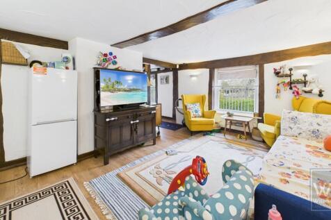 flat above restaurant