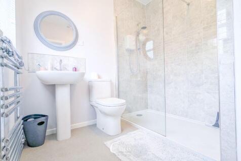 Master En-Suite Bathroom