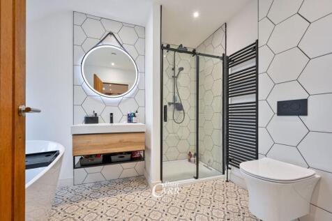 Bedroom One: En-Suite