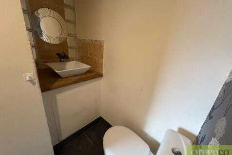 Bedroom 1 W/C