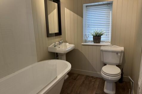 Main bathroom