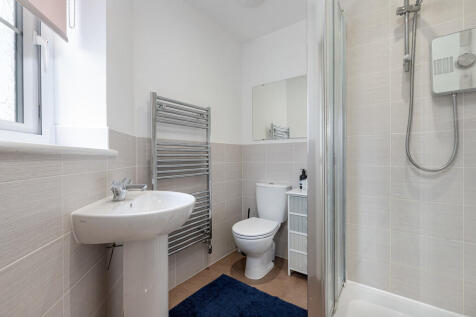 Ensuite shower ro...