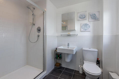 Ensuite shower ro...
