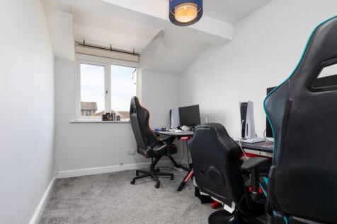 Bedroom/Office