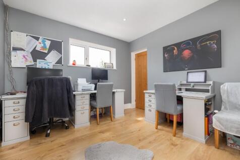 Bedroom 4 / Office