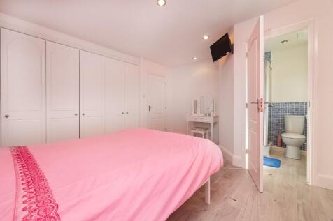 Bed 2 En Suite