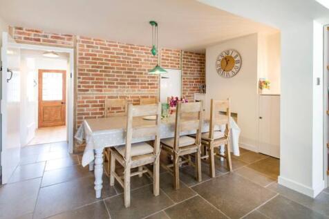 Professional photo Dining room.jpg