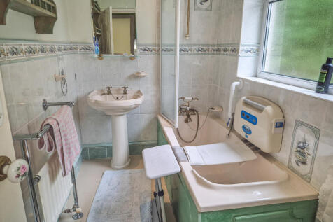 BATHROOM T202508211041.jpg